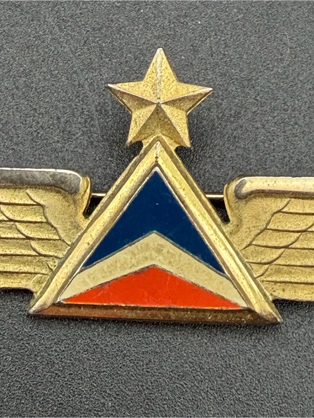 Delta Airlines Second Officer Wings Pin Vintage #B83 - Picture 2 of 10